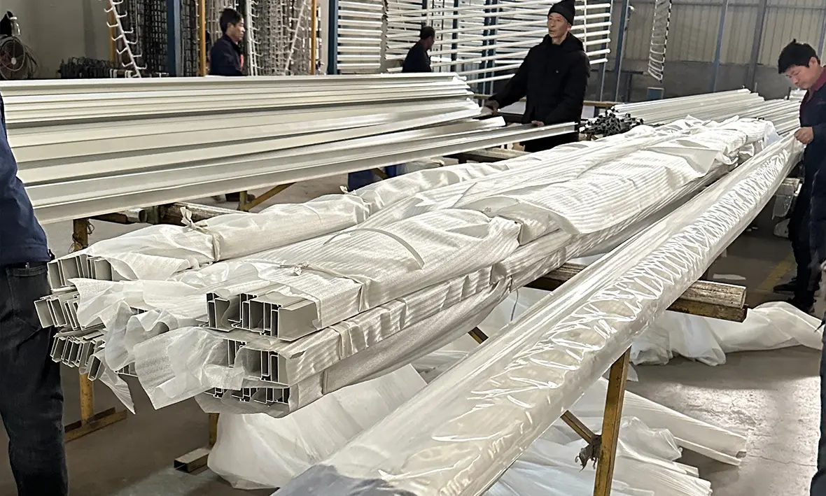 Qianyu Aluminum Efficiently Completes Export Packaging and Shipment of 30 Tons of High-End Aluminum Profiles, Gaining High Recognition from Overseas Customers